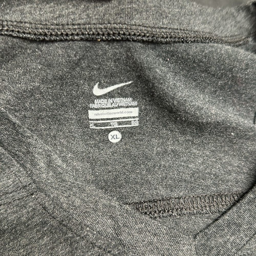 American Eagle Outfitters Black and White Graphic Tee - Picture 7 of 8